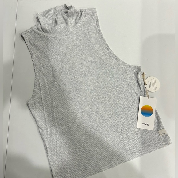 Vuori Women's Medium Cove Funnel Neck Tank Light Heather Grey NWT Stretch Knit - Picture 1 of 7